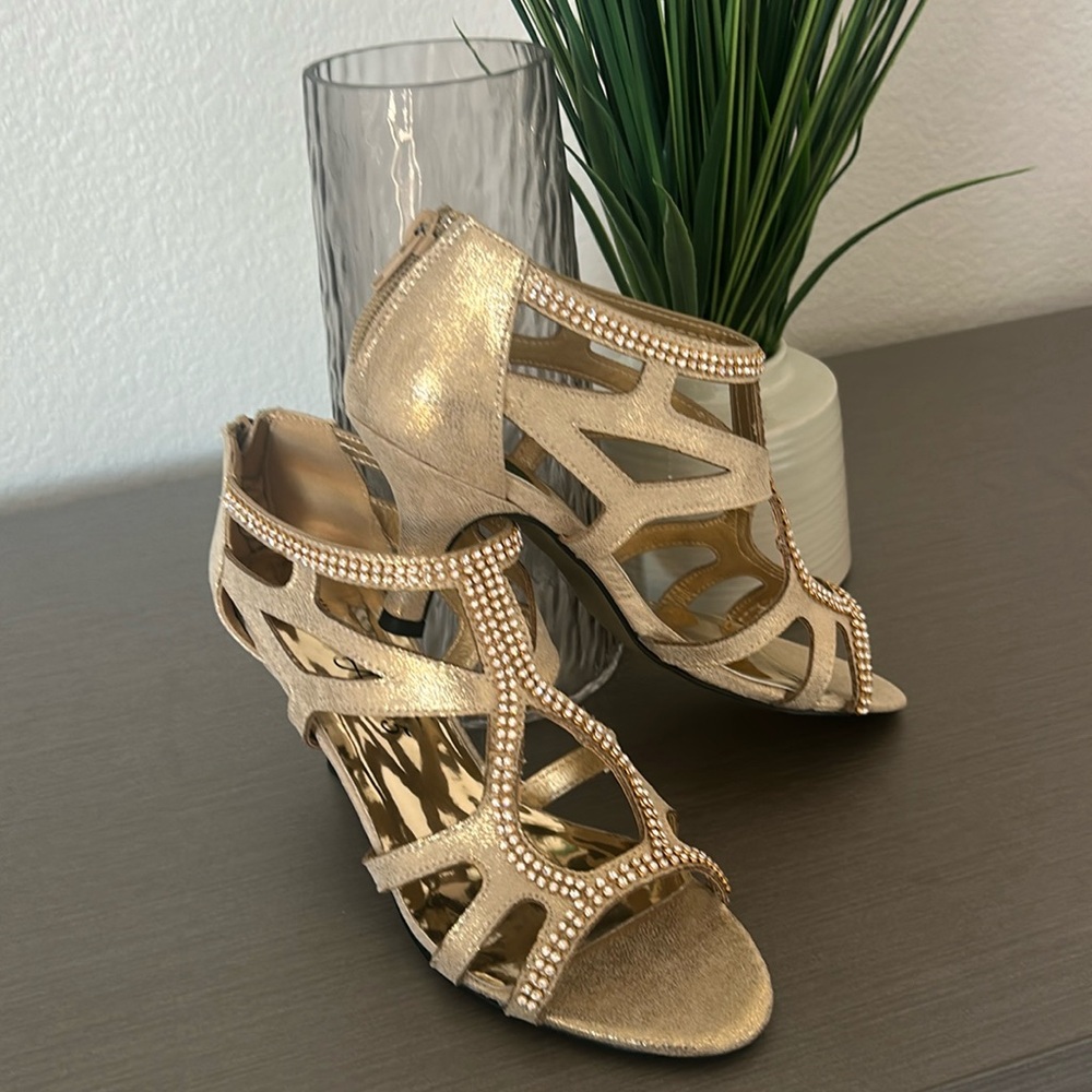 Sandals gold heels Easy street. formal wear. stone embellishment. size 7. NWOT - Picture 4 of 14